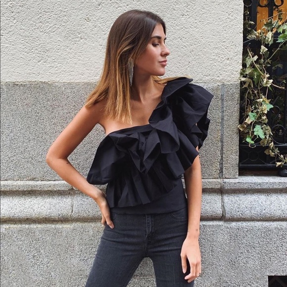 Zara Tops - Zara NWT ruffled poplin top